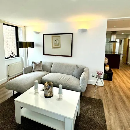 The Crib - 3 Bedroom Apartment Central London By Wild